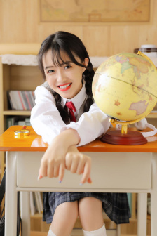 李采潭女教师1在线观看